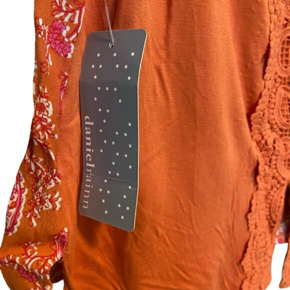 Daniel Rainn Paisley Key Hole Crochet Tank Top NWT Size Small Petite SP - Picture 13 of 13